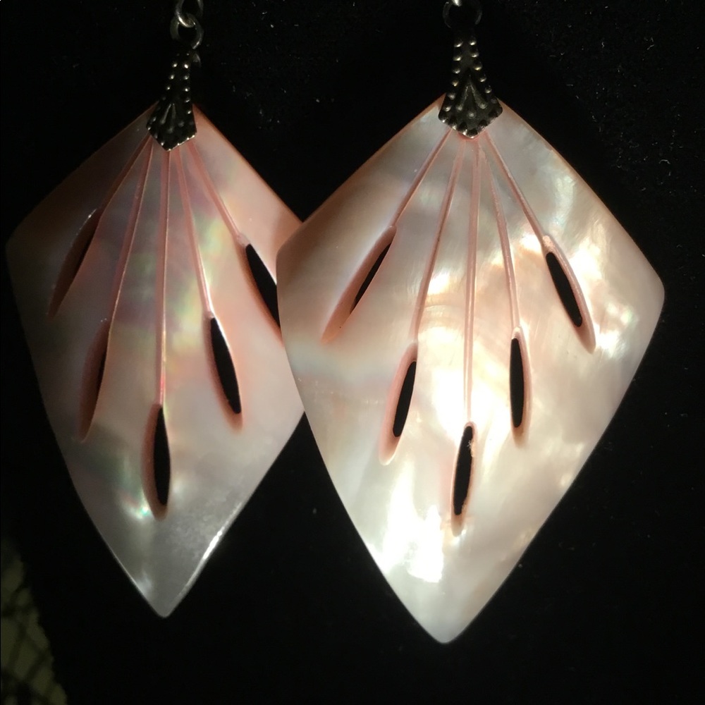 Vintage Earrings Color of a delicate seashell iridescent 2” long - Picture 4 of 9